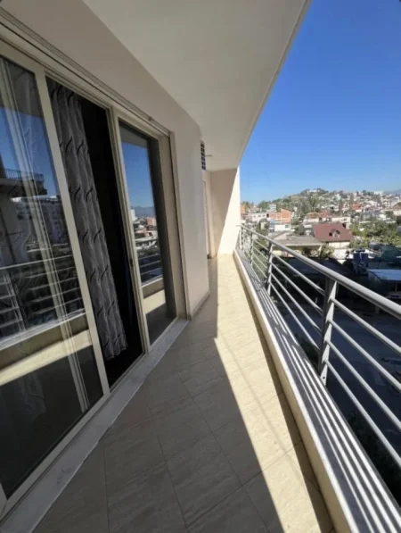 Tirane, jepet me qera apartament 2+1 Kati 4, 118 m² 450 € 