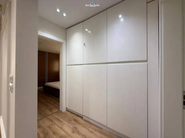 Tirane, jepet me qera apartament 2+1 Kati 13, 112 m² 800 € (kthesa e kamezes)