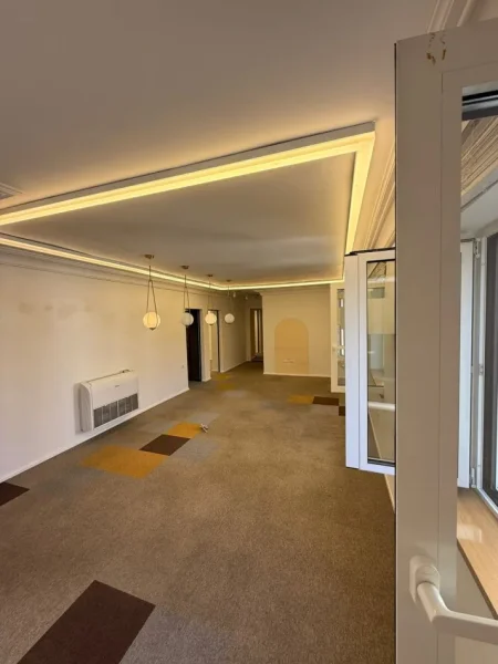 Tirane, jepet me qera zyre , 130 m² 2.000 € 