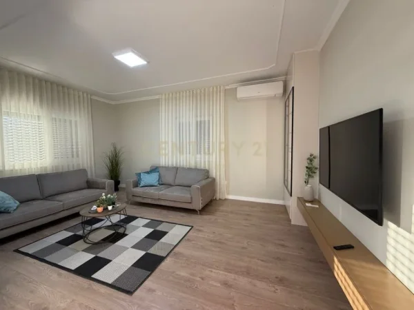 Tirane, jepet me qera apartament 2+1 Kati 3, 100 m² 1.000 € (Mbas ambasdes Amerikan)