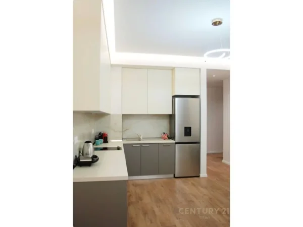 Tirane, jepet me qera apartament 2+1 Kati 3, 96 m² 2.000 € (Rruga e kosovarve)