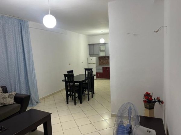 Tirane, jepet me qera apartament 2+1 Kati 9, 120 m² 500 € (Tek Pallatet Romario, tek Alpha Bank, ne Astir)