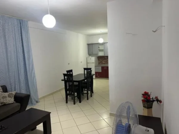 Tirane, jepet me qera apartament 2+1 Kati 9, 120 m² 500 € (Tek Pallatet Romario, tek Alpha Bank, ne Astir)