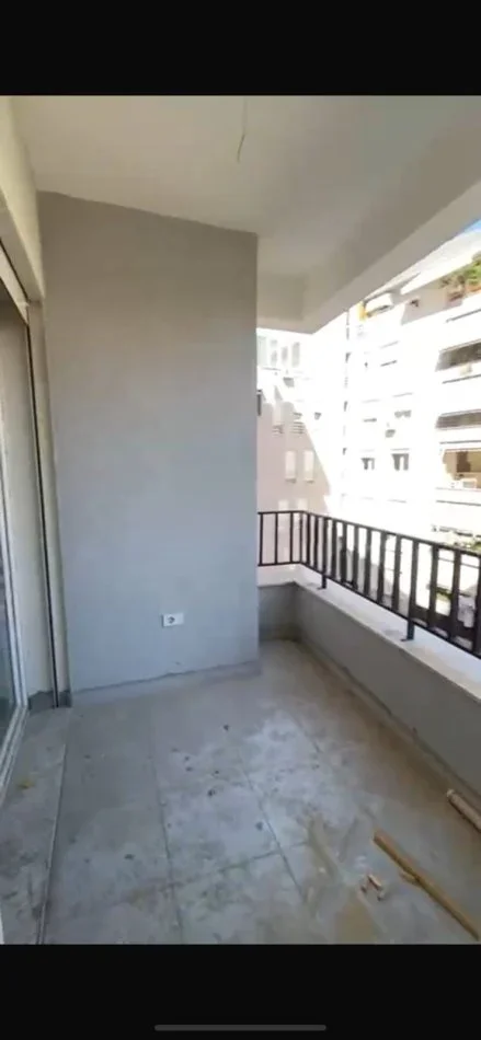 Shitet, Apartament 1+1, Pazari i Ri, Tiranë.