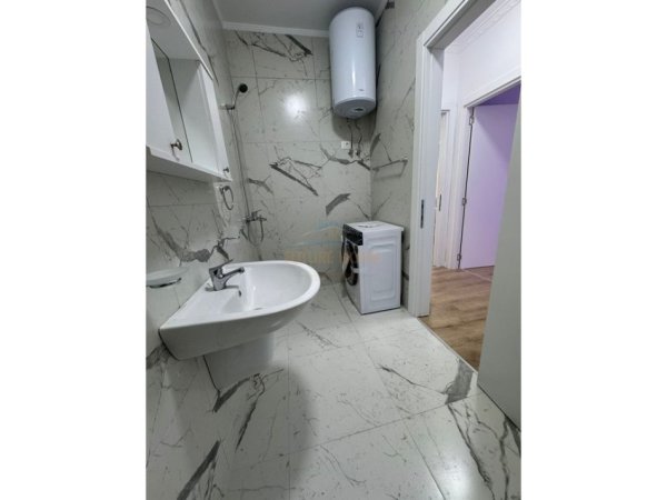 Tirane, jepet me qera apartament 2+1+Ballkon Kati 4, 1.200 m² 1.200 € (Myslym Shyri)