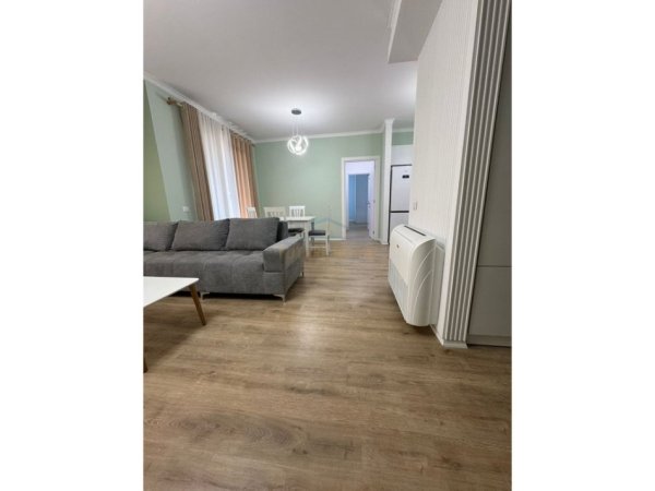 Tirane, jepet me qera apartament 2+1+Ballkon Kati 4, 1.200 m² 1.200 € (Myslym Shyri)