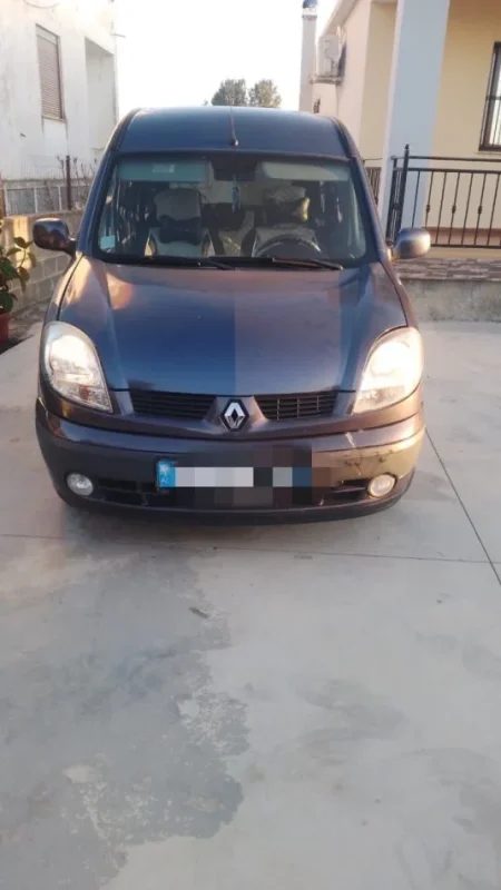 Lushnje, shes makine Shitet Renault Kango Nafte, blu e errët manuale Kondicioner 2.000 €
