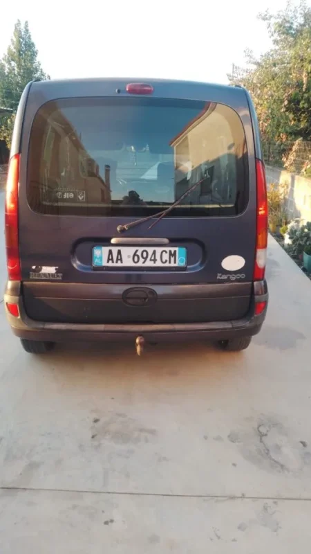 Lushnje, shes makine Shitet Renault Kango Nafte, blu e errët manuale Kondicioner 2.000 €