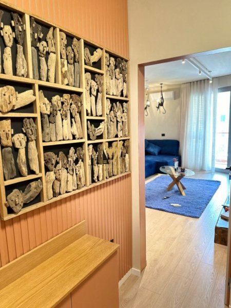 Tirane, jepet me qera apartament 1+1+Ballkon Kati 12, 76 m² 1.000 € (BLV. GJERGJ FISHTA)