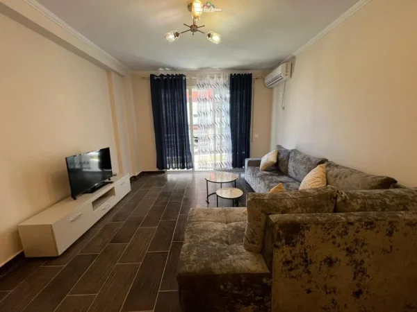 Tirane, jepet me qera apartament 2+1 Kati 4, 118 m² 450 € (MISTO MAME)