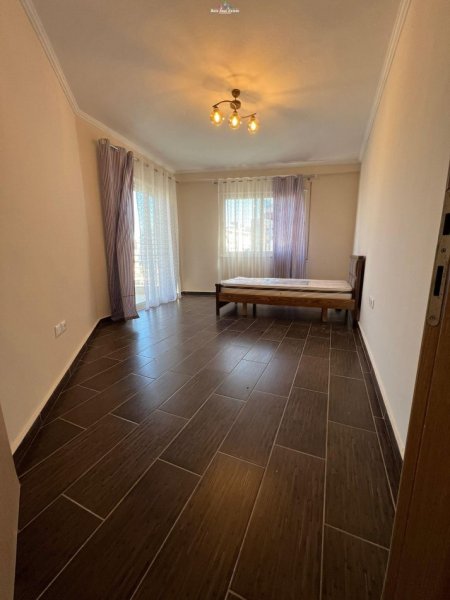 Tirane, jepet me qera apartament 2+1 Kati 4, 118 m² 450 € (MISTO MAME)