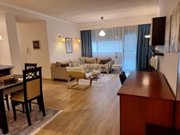 Tirane, jepet me qera apartament 2+1 Kati 5, 105 m² 900 € (Blloku)