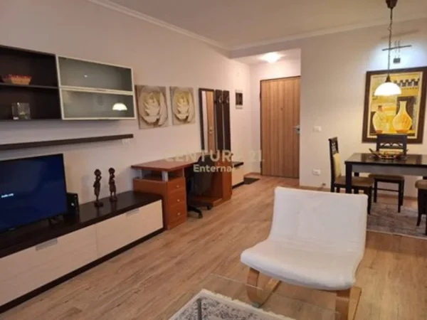 Tirane, jepet me qera apartament 2+1 Kati 5, 105 m² 900 € (Blloku)