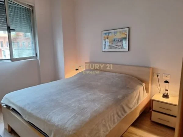 Tirane, jepet me qera apartament 2+1 Kati 5, 105 m² 900 € (Blloku)