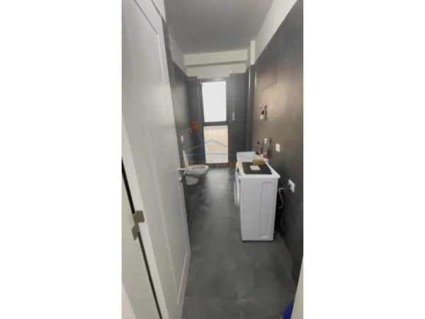 Tirane, jepet me qera apartament 1+1+Ballkon Kati 8, 69 m² 559 € (Rruga Jordan Misja)