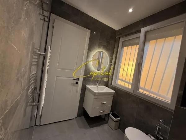 Tirane, jepet me qera apartament 2+1 Kati -1, 112 m² 800 € (KAMEZ)