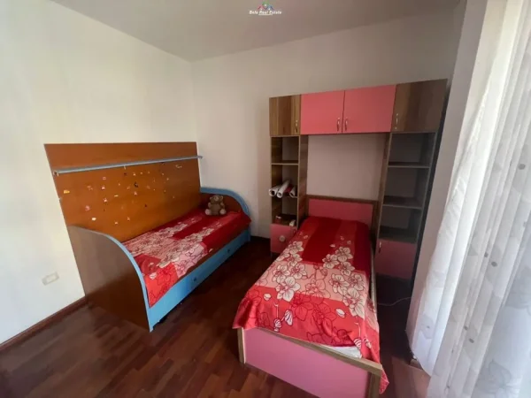 Tirane, jepet me qera Vile 2+1 Kati 2, 120 m² 500 € (rruga 5 maji)