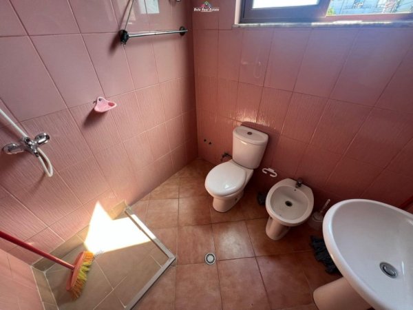 Tirane, jepet me qera Vile 2+1 Kati 2, 120 m² 500 € (rruga 5 maji)
