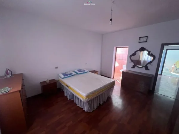 Tirane, jepet me qera Vile 2+1 Kati 2, 120 m² 500 € (rruga 5 maji)