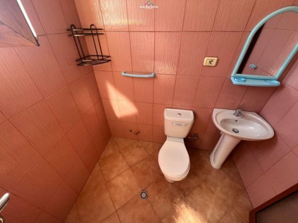 Tirane, jepet me qera Vile 2+1 Kati 2, 120 m² 500 € (rruga 5 maji)