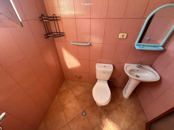 Tirane, jepet me qera Vile 2+1 Kati 2, 120 m² 500 € (rruga 5 maji)