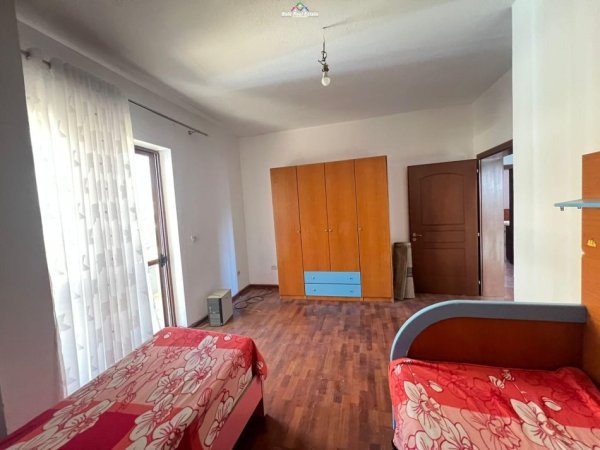 Tirane, jepet me qera Vile 2+1 Kati 2, 120 m² 500 € (rruga 5 maji)