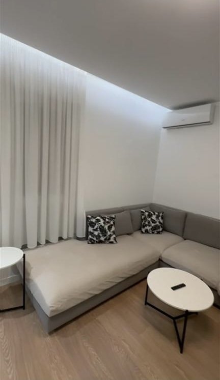 Tirane, jepet me qera apartament 1+1 Kati 6, 57 m² 600 € (Bar Oda 5 Maji)