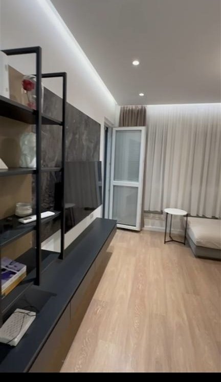 Tirane, jepet me qera apartament 1+1 Kati 6, 57 m² 600 € (Bar Oda 5 Maji)