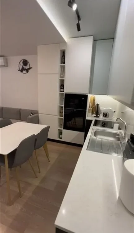 Tirane, jepet me qera apartament 1+1 Kati 6, 57 m² 600 € (Bar Oda 5 Maji)