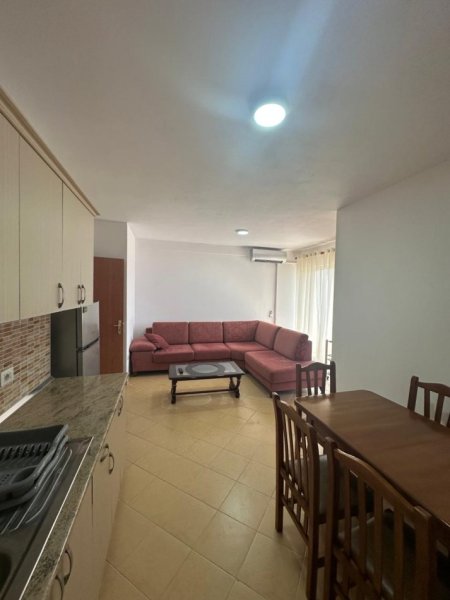 Tirane, jepet me qera apartament 2+1 Kati 5, 450 € (Perball Grand Gallery)