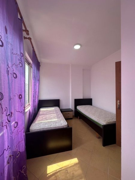 Tirane, jepet me qera apartament 2+1 Kati 5, 450 € (Perball Grand Gallery)