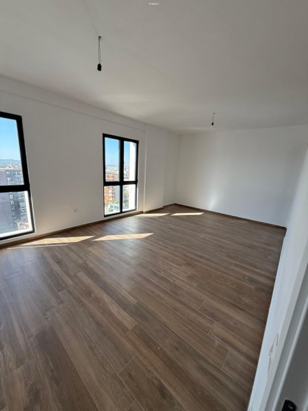 Tirane, jepet me qera zyre Kati 9, 83 m² 500 € (farmacia 10 ) Tirane