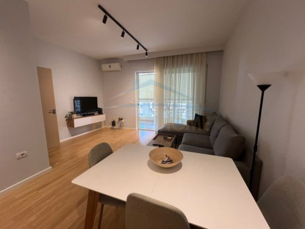Tirane, jepet me qera apartament 1+1+Ballkon Kati 4, 58 m² 650 € (Rruga Panorama)