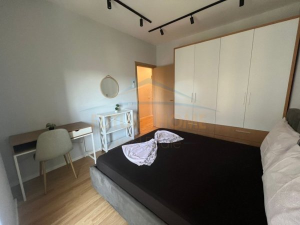 Tirane, jepet me qera apartament 1+1+Ballkon Kati 4, 58 m² 650 € (Rruga Panorama)