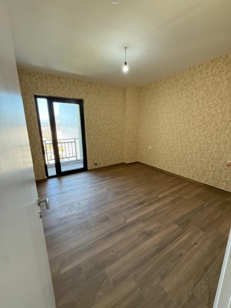 Tirane, jepet me qera zyre Kati 9, 83 m² 500 € (farmacia 10 ) Tirane
