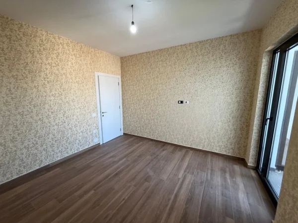 Tirane, jepet me qera zyre Kati 9, 83 m² 500 € (farmacia 10 ) Tirane