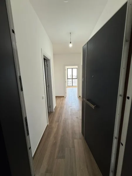 Tirane, jepet me qera zyre Kati 9, 83 m² 500 € (farmacia 10 ) Tirane