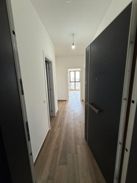 Tirane, jepet me qera zyre Kati 9, 83 m² 500 € (farmacia 10 ) Tirane