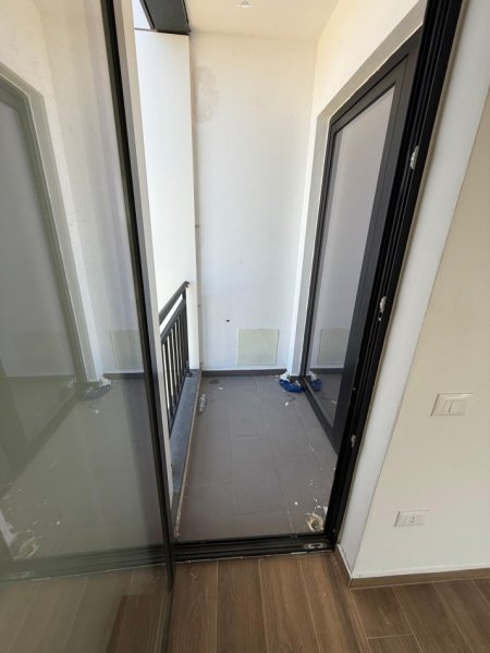 Tirane, jepet me qera zyre Kati 9, 83 m² 500 € (farmacia 10 ) Tirane