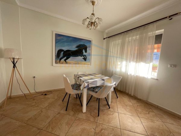 Tirane, jepet me qera apartament 2+1+Ballkon Kati 2, 125 m² 900 € (Shkolla e Baletit)
