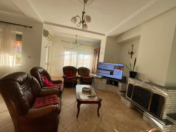 Tirane, jepet me qera apartament 2+1+Ballkon Kati 2, 125 m² 900 € (Shkolla e Baletit)