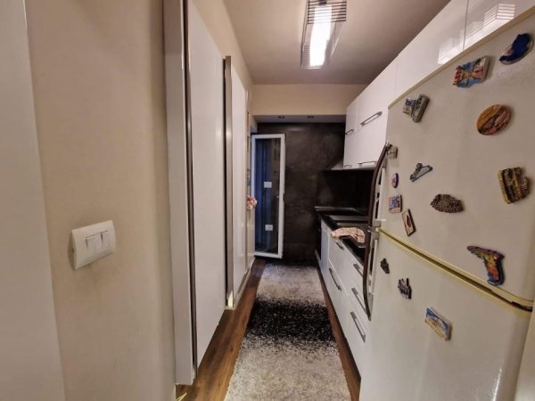 Tirane, jepet me qera apartament 2+1 Kati 3, 600 € (Perball Delijorgjit)