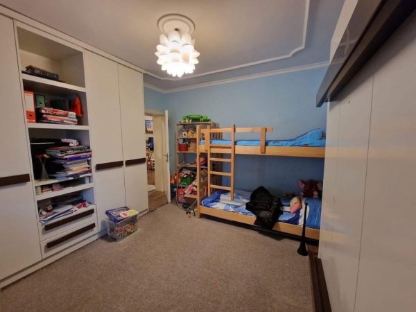 Tirane, jepet me qera apartament 2+1 Kati 3, 600 € (Perball Delijorgjit)