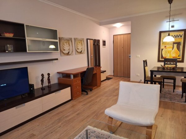 Tirane, jepet me qera 2+1 Kati 5, 100 m² 900 € (blloku)