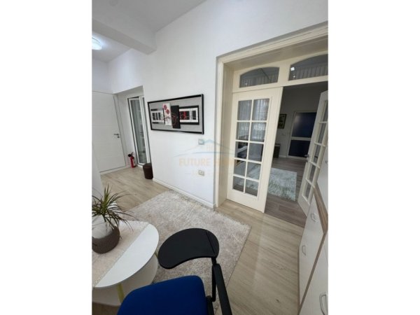Tirane, jepet me qera apartament 2+1+Ballkon Kati 2, 114 m² 800 € (Don Bosko.)