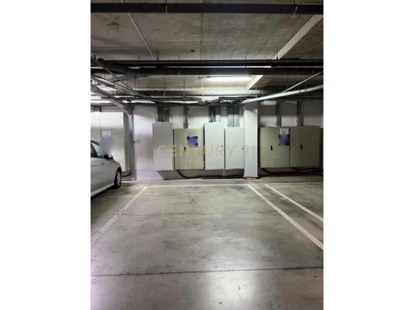 Tirane, jepet me qera apartament 2+1+Ballkon Kati 2, 132 m² 800 € (Rruga Ibrahim Shalqizi)