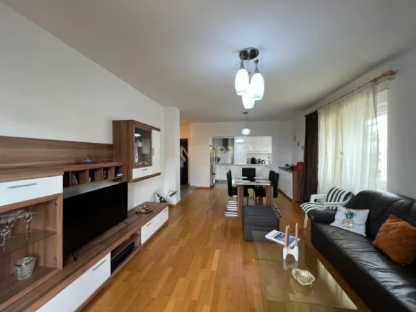 Tirane, jepet me qera apartament 2+1+Ballkon Kati 2, 132 m² 800 € (Rruga Ibrahim Shalqizi)