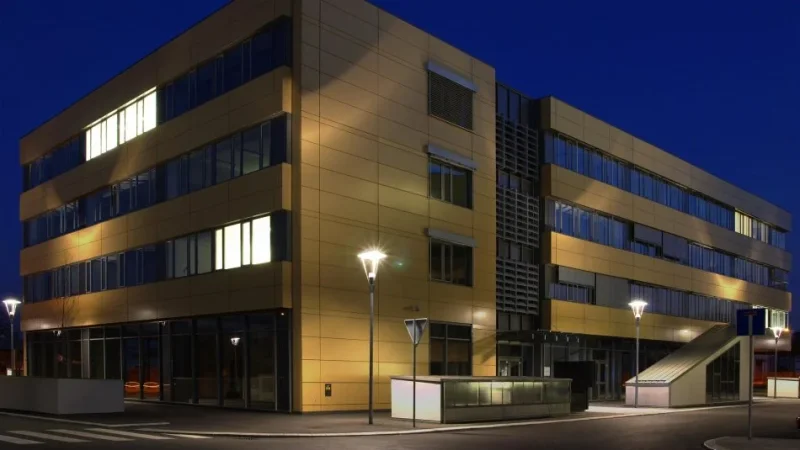 Tirane, jepet me qera ambjent biznesi Kati 0, 1.500 m² 6.000 € (VORE)