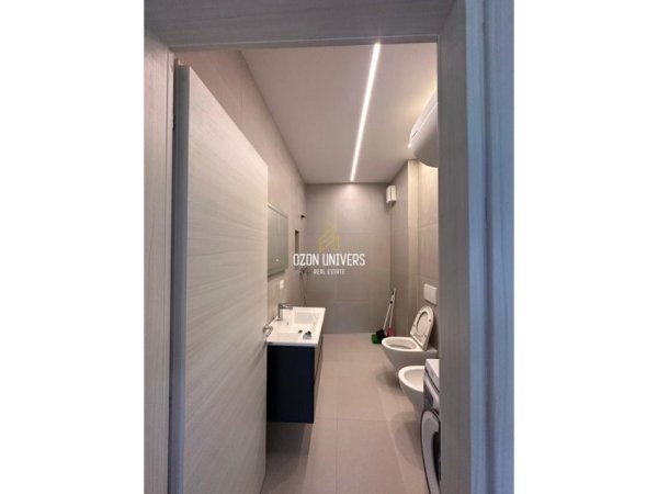 Tirane, jepet me qera apartament 2+1+Parking, Kati 2, 117 m² 800 € (RiverSide Residence, pranë rrugës Teodor Keko)