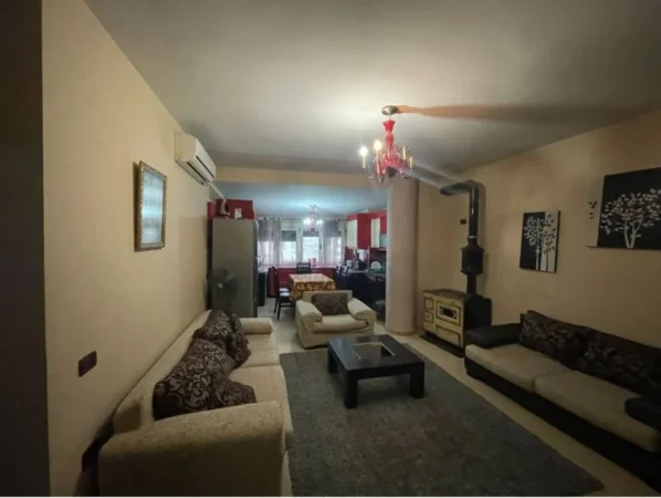 Tirane, jepet me qera apartament 3+1 Kati 5, 120 m² 700 € (ali demi)